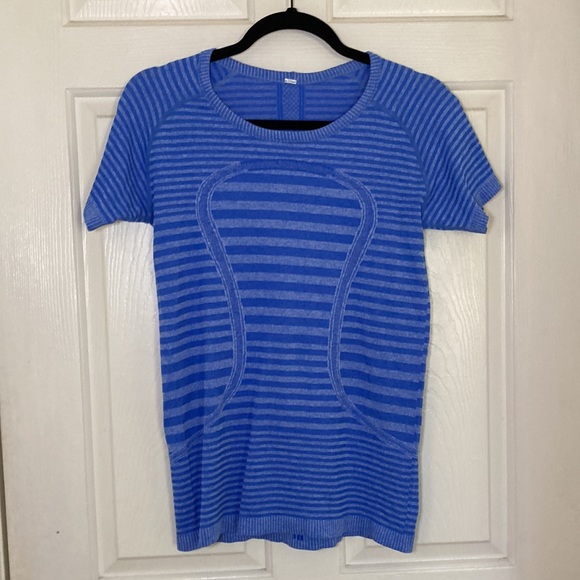 Lululemon Athletica Blue Striped Short-sleeved Top Medium? - Picture 2 of 4